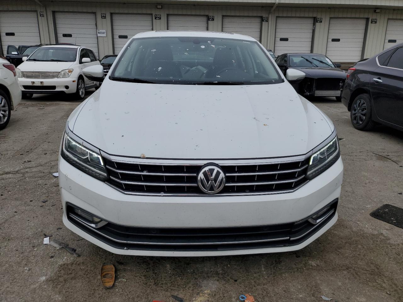 2017 Volkswagen Passat - Image 5