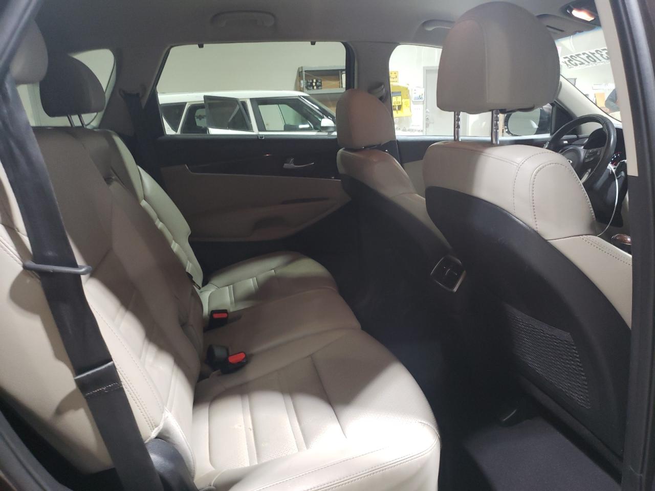 2018 Kia Sorento - Image 11
