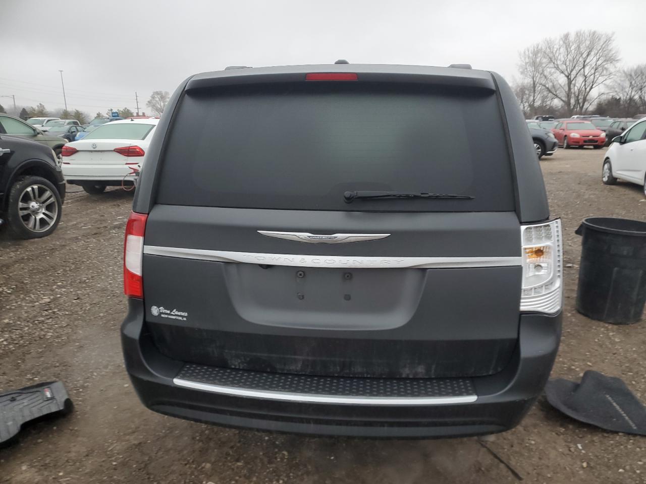 2011 Chrysler Town & Country - Image 6