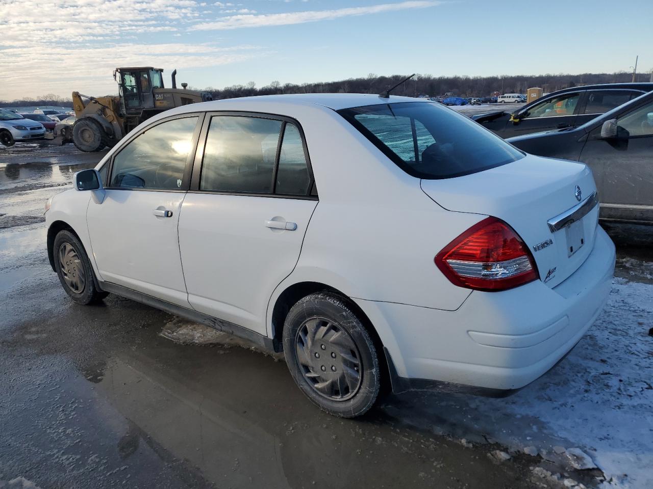 2011 Nissan Versa - Image 2