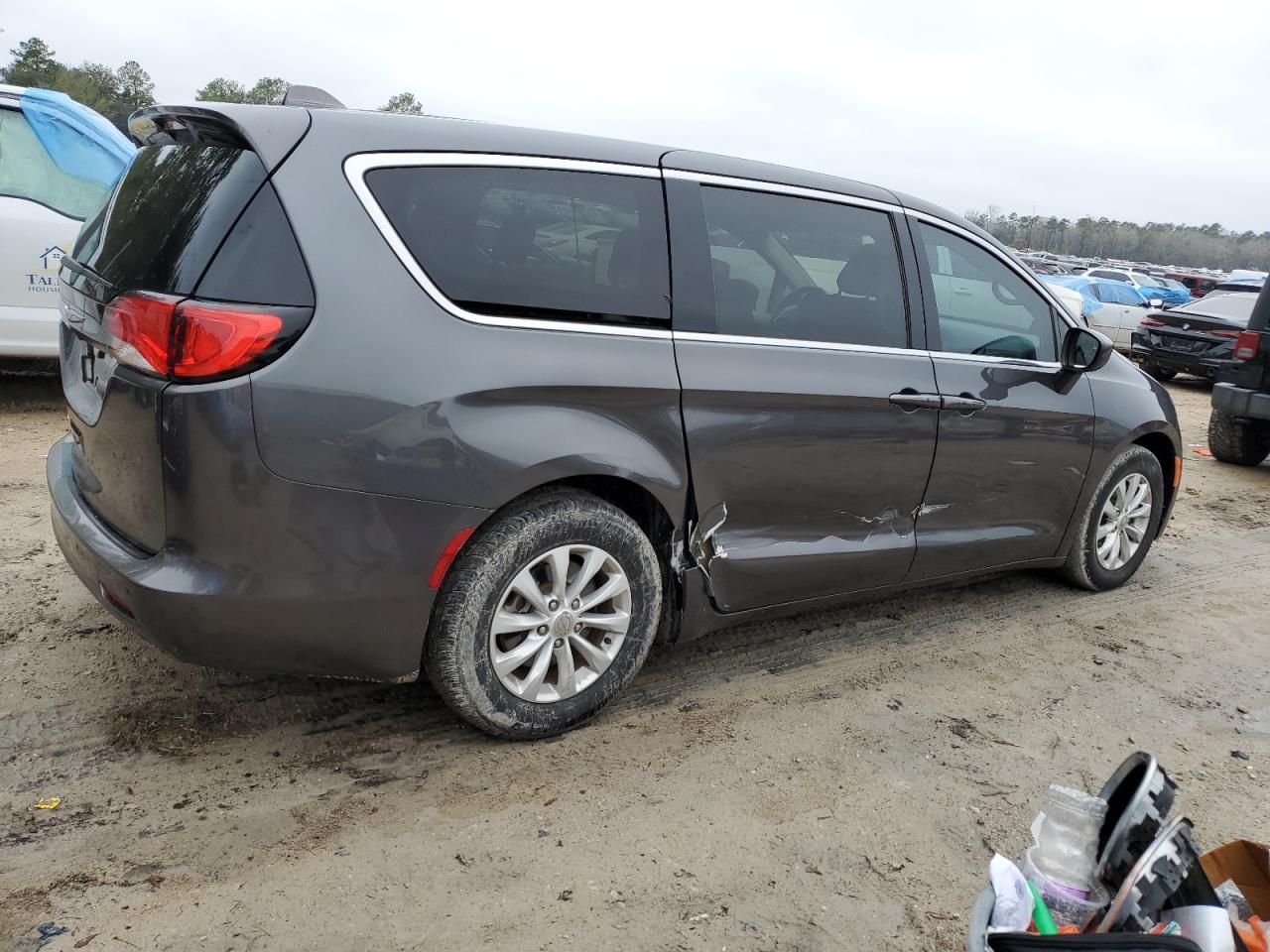 2017 Chrysler Pacifica - Image 3