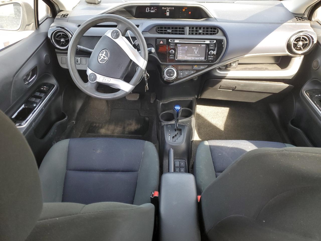 2015 Toyota Prius - Image 8
