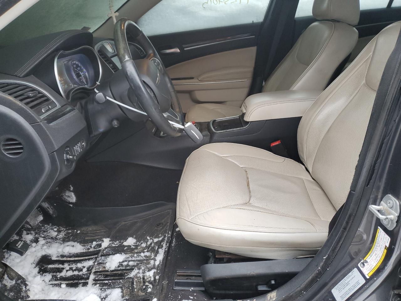 2016 Chrysler 300 - Image 7