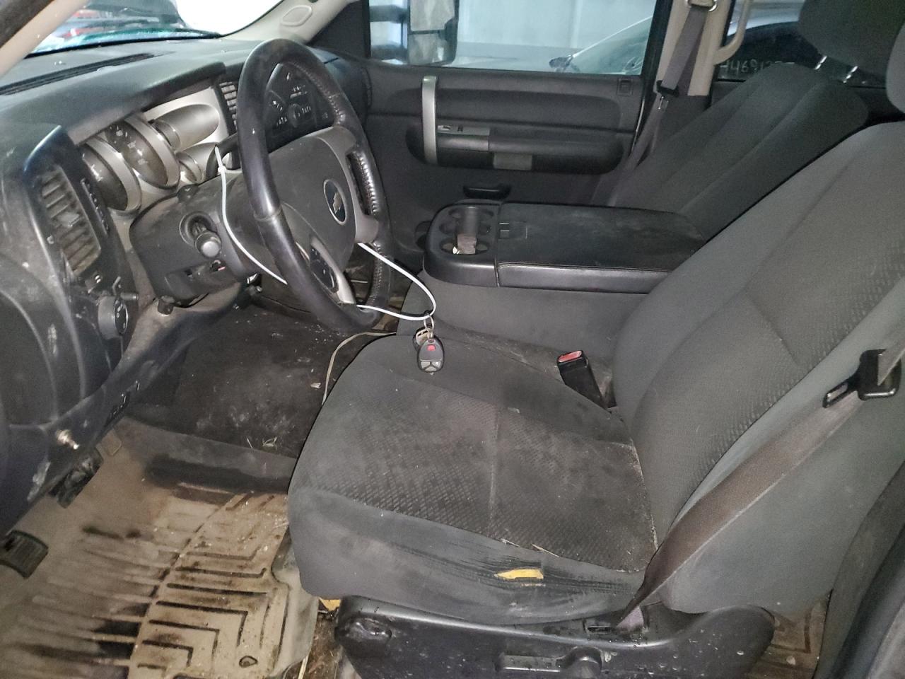 2007 Chevrolet Silverado - Image 7