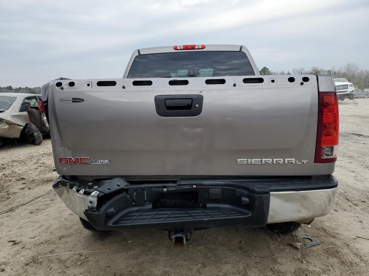 2009 GMC Sierra - Image 6