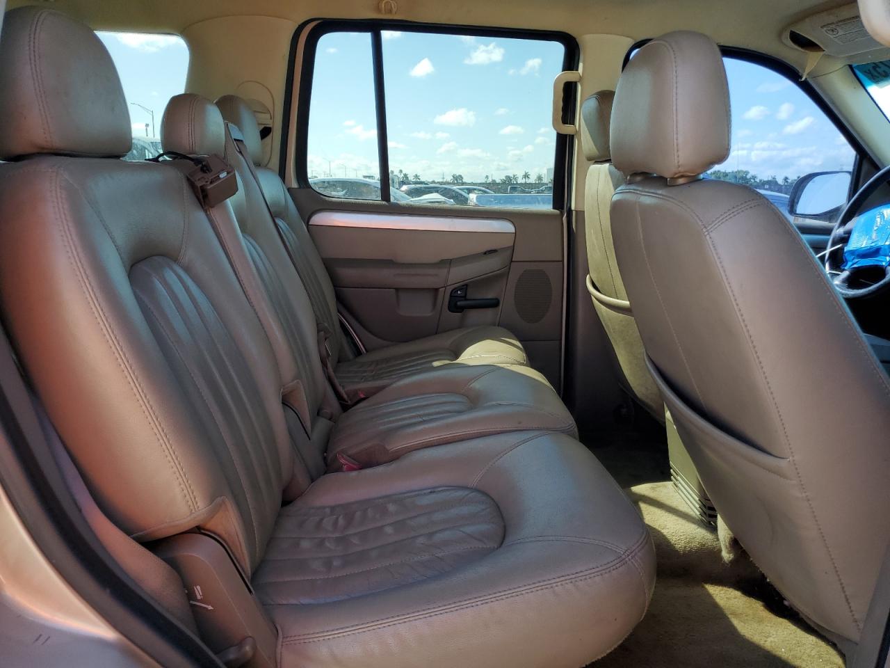 2004 Mercury Mountaineer - Image 12