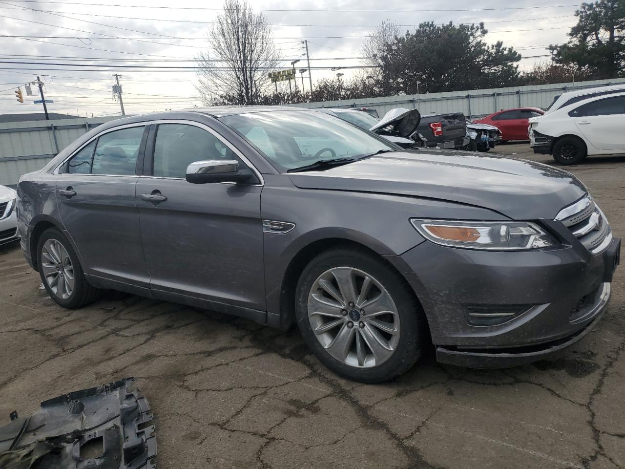2011 Ford Taurus - Image 4