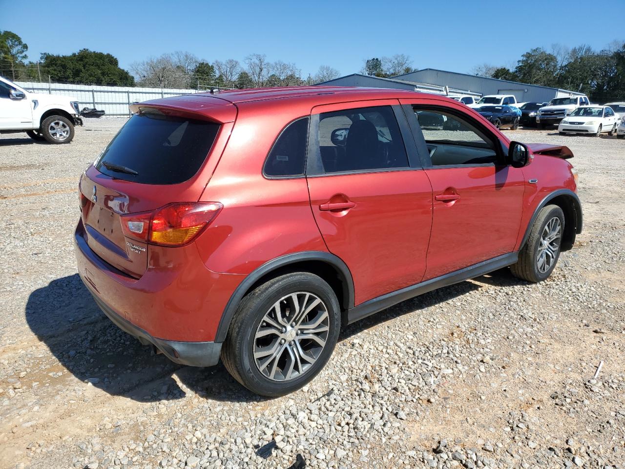 2016 Mitsubishi Outlander - Image 3