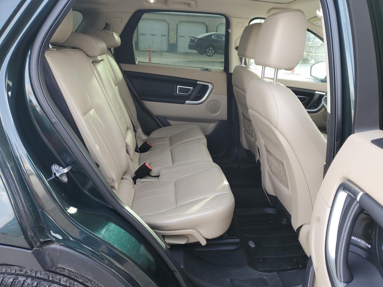 2017 Land Rover Discovery - Image 11