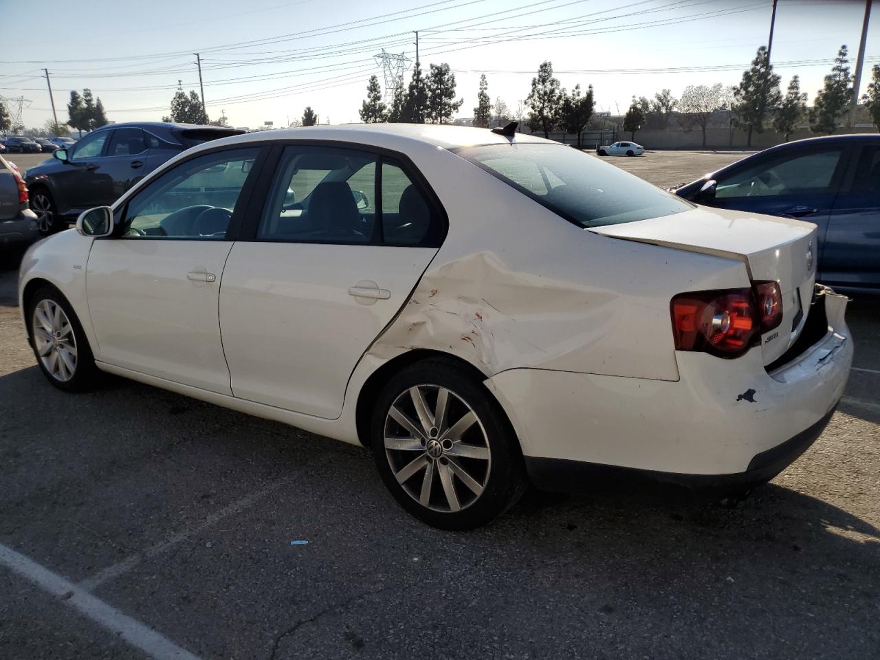 2010 Volkswagen Jetta - Image 2