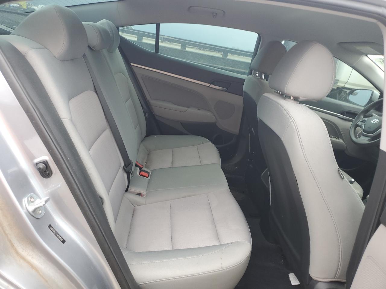 2017 Hyundai Elantra - Image 10