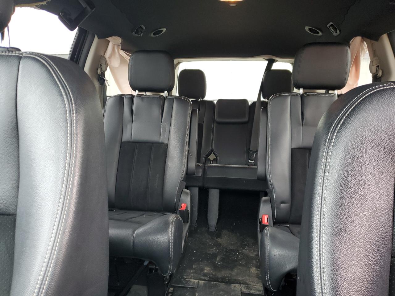 2017 Dodge Caravan - Image 10
