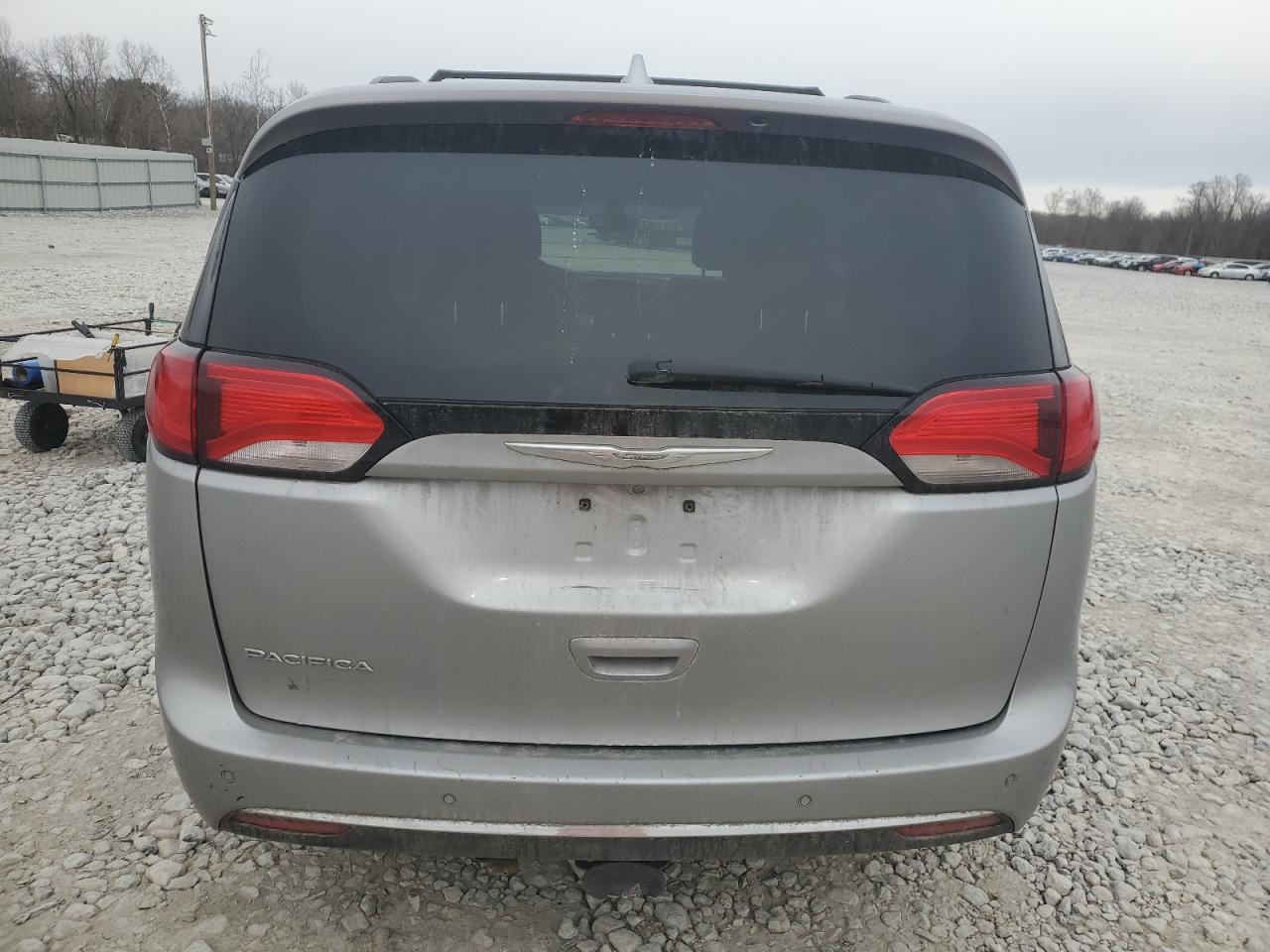 2017 Chrysler Pacifica - Image 6