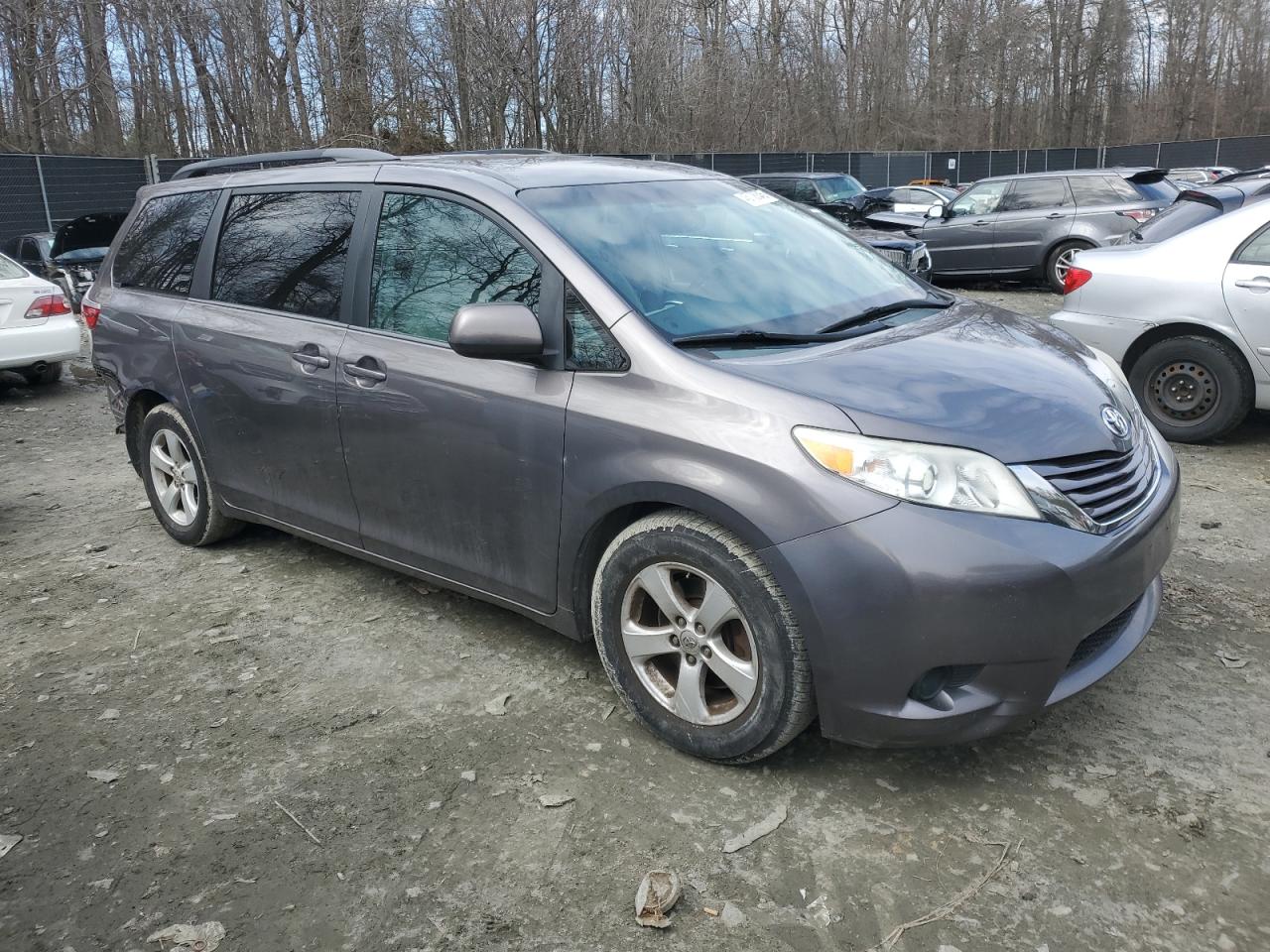 2015 Toyota Sienna - Image 4
