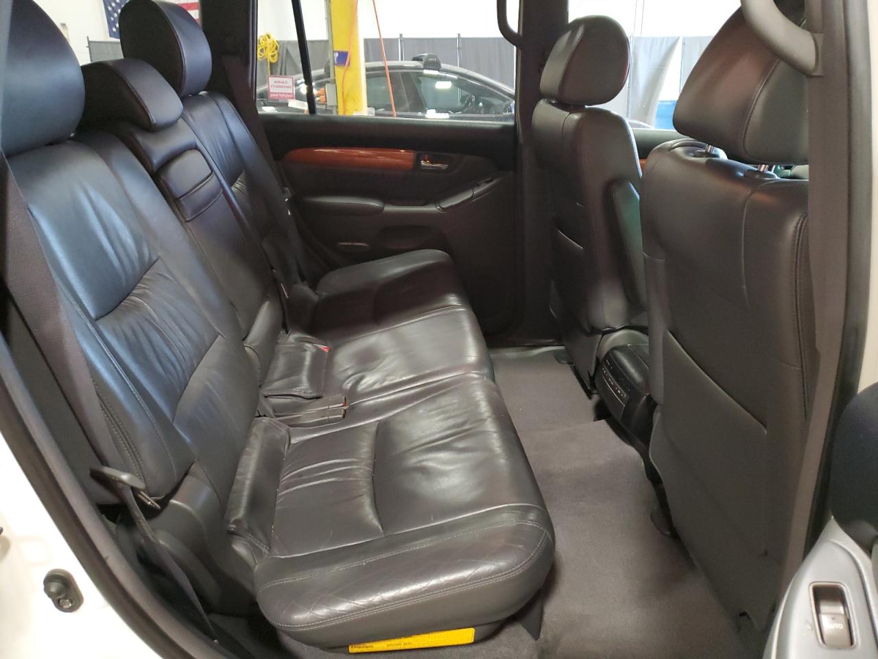 2005 Lexus GX - Image 11