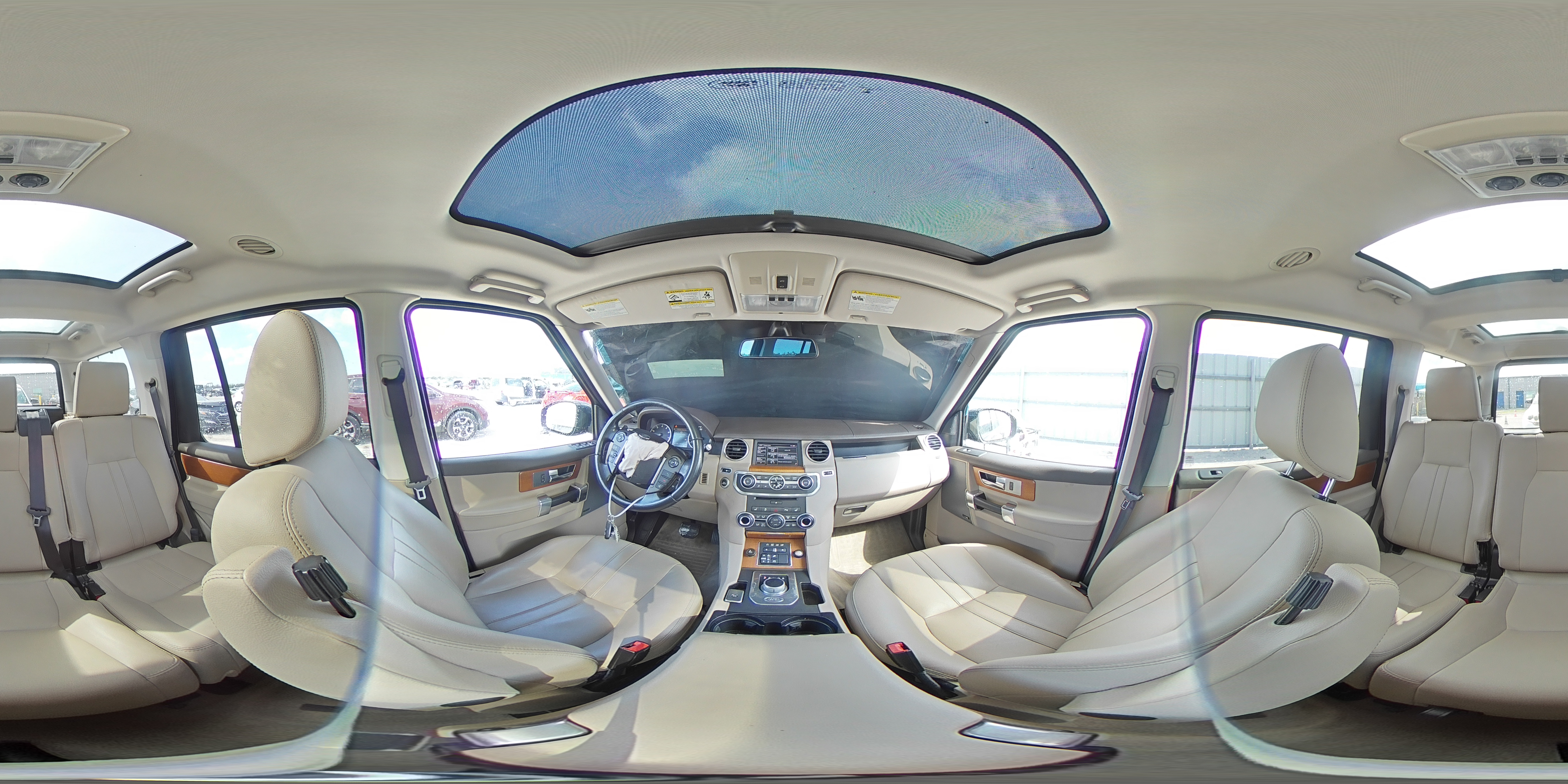 2015 Land Rover LR4 - Image 14