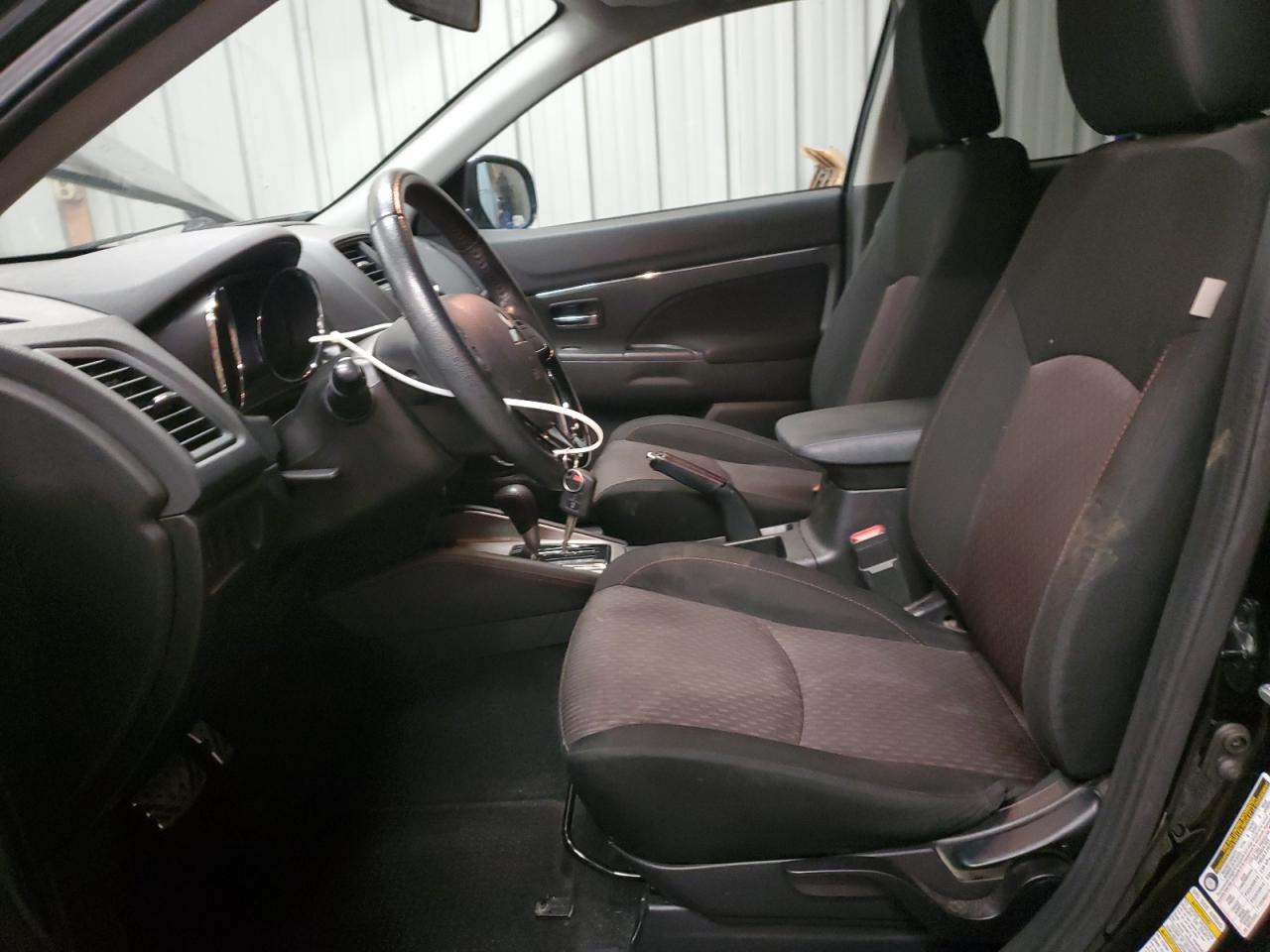 2018 Mitsubishi Outlander - Image 7