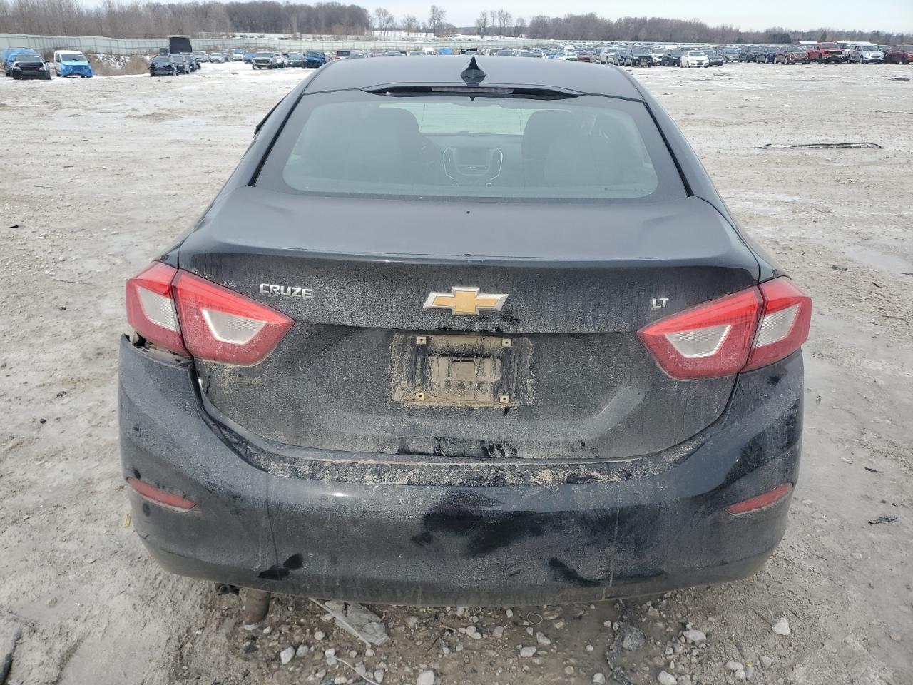 2018 Chevrolet Cruze - Image 6