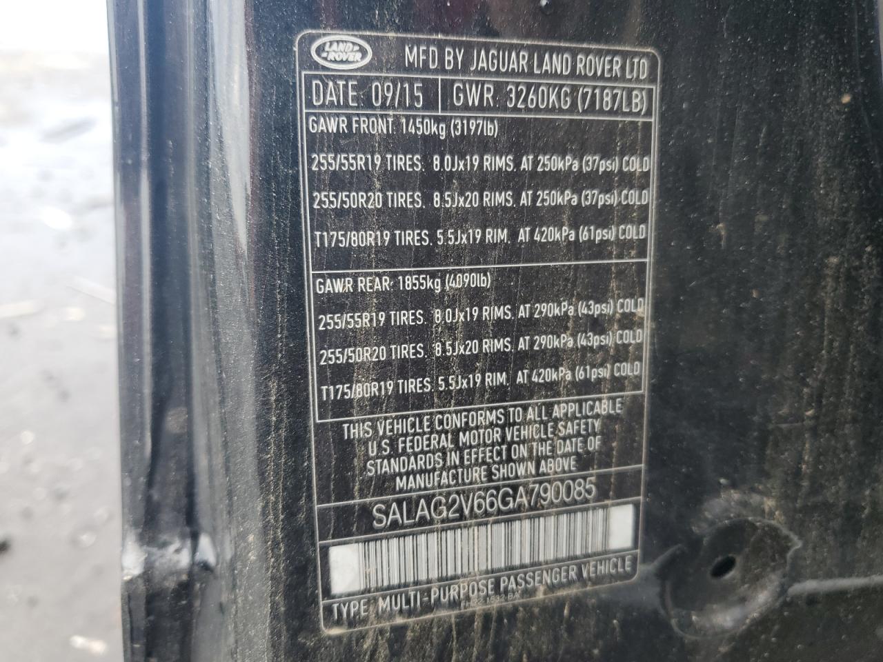 2016 Land Rover LR4 - Image 13