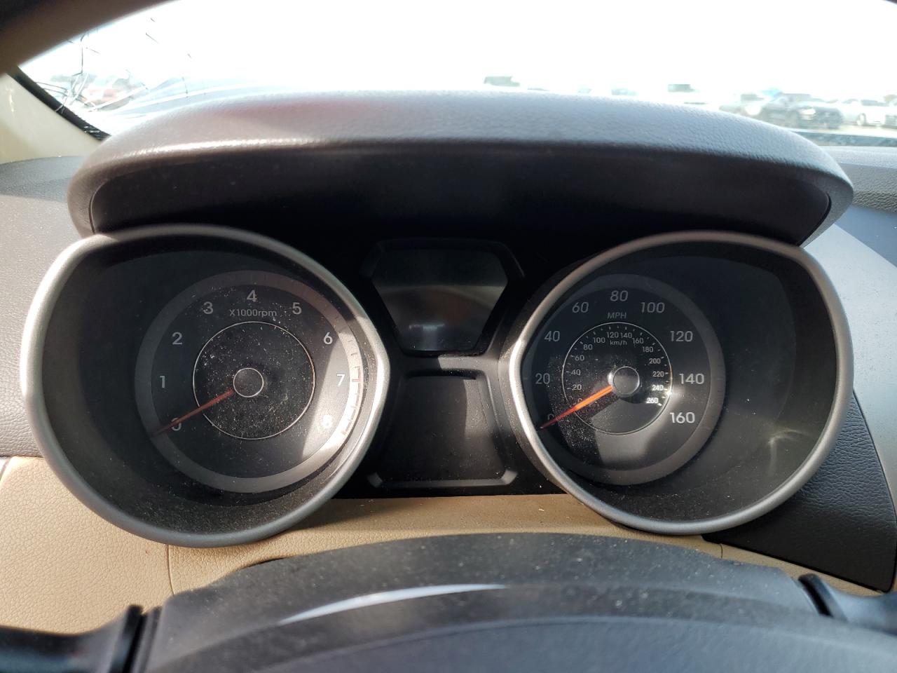 2012 Hyundai Elantra - Image 9