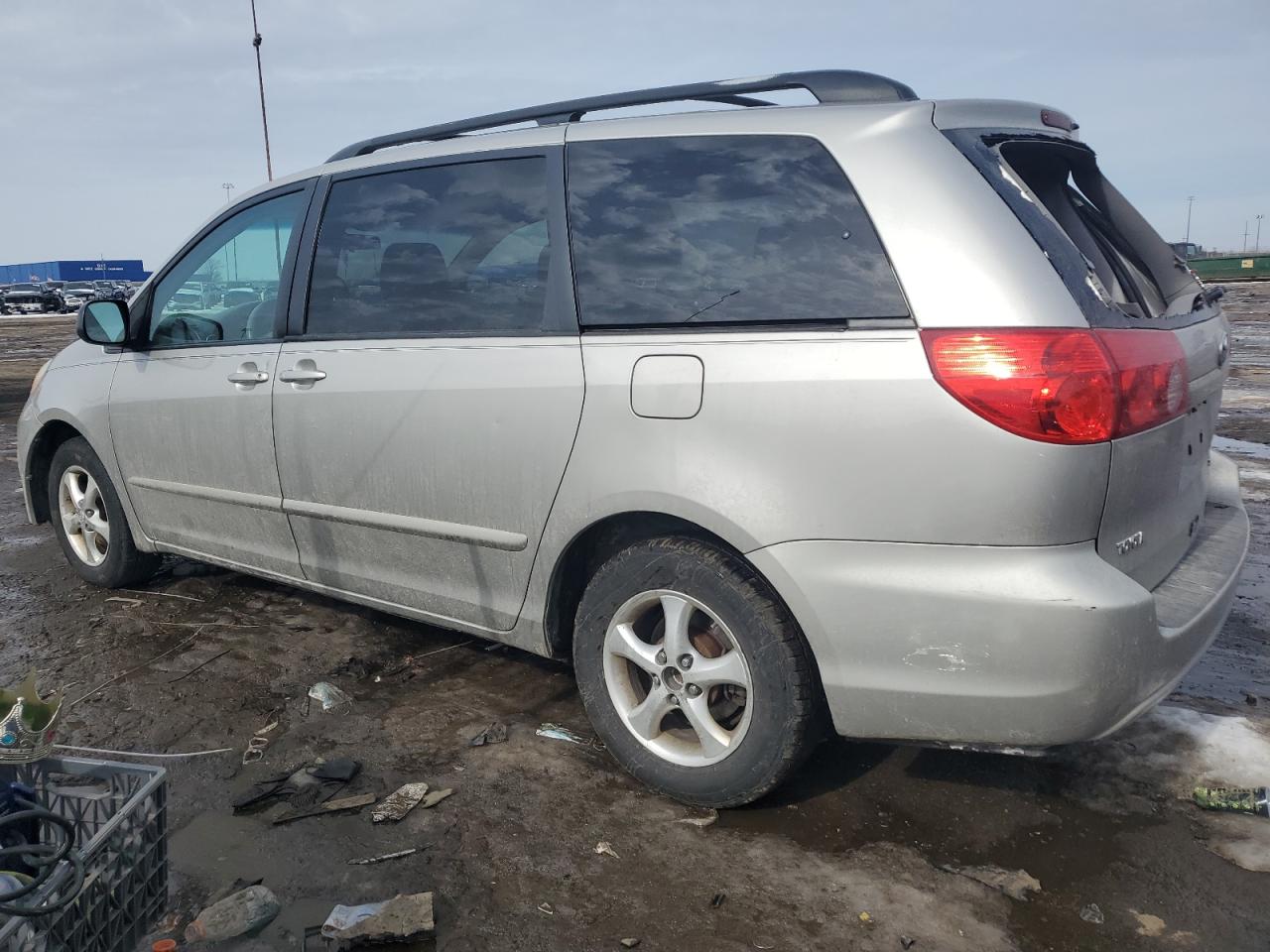 2010 Toyota Sienna - Image 2