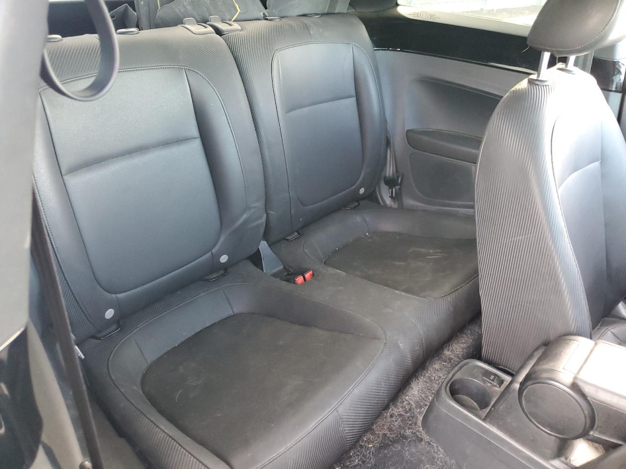 2013 Volkswagen Beetle - Image 10