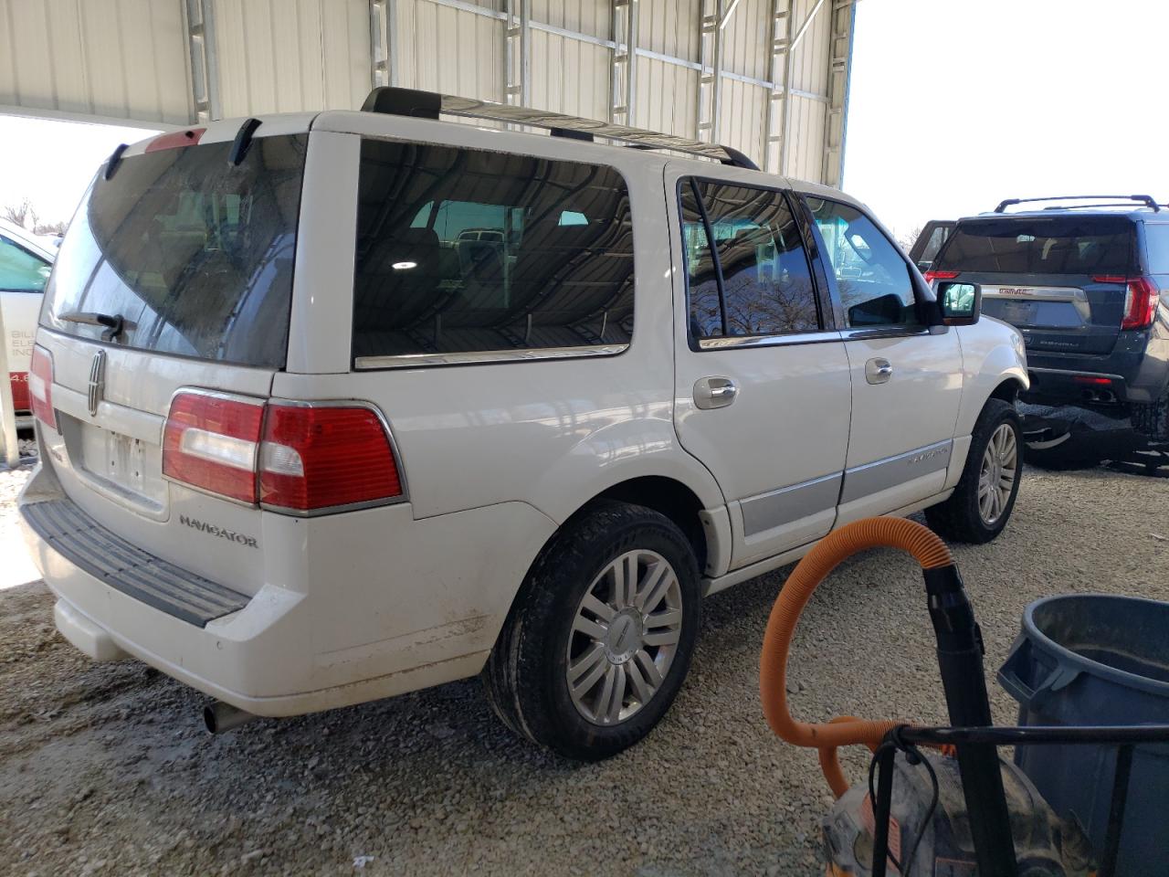 2011 Lincoln Navigator - Image 3