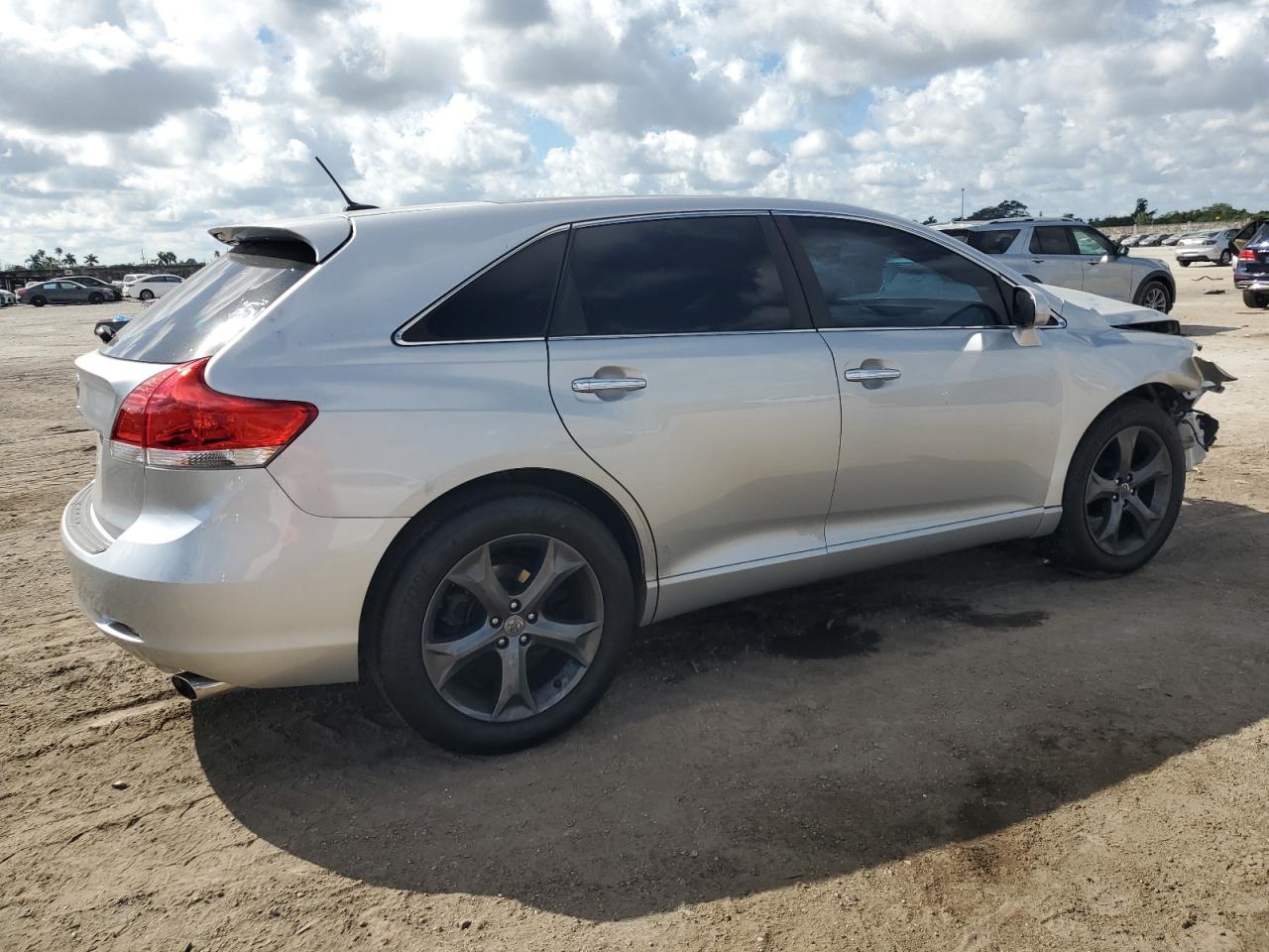 2011 Toyota Venza - Image 3