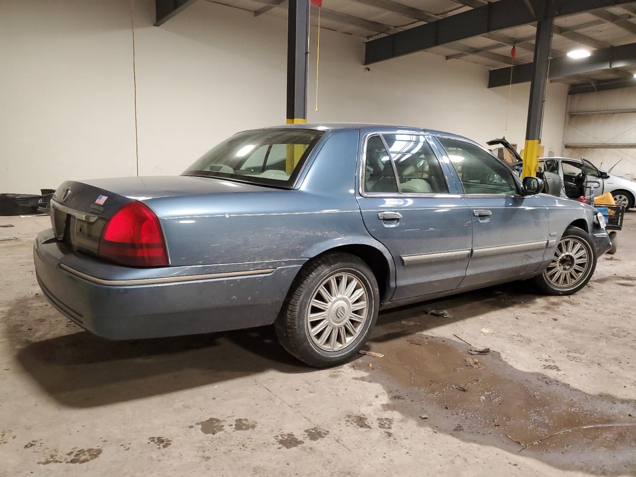 2010 Mercury Grand Marquis - Image 3