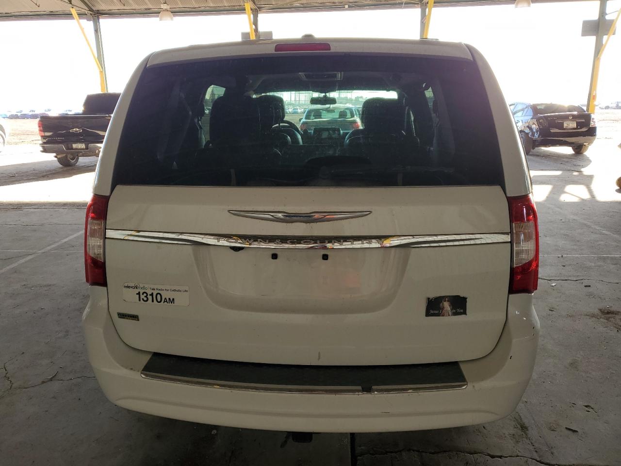 2015 Chrysler Town & Country - Image 6