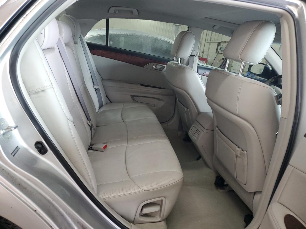 2011 Toyota Avalon - Image 10