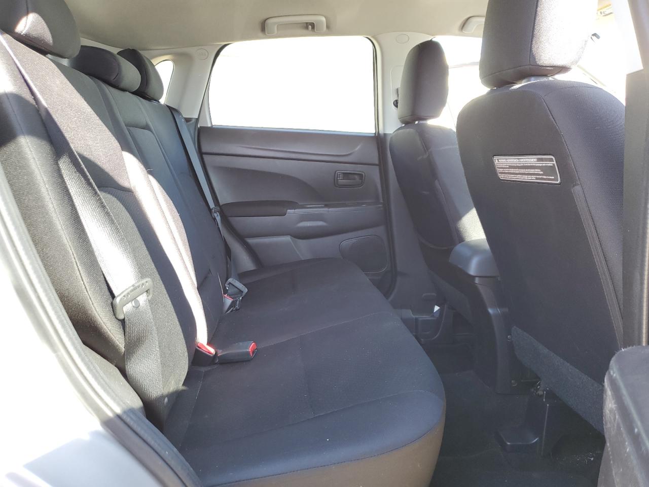 2015 Mitsubishi Outlander - Image 11