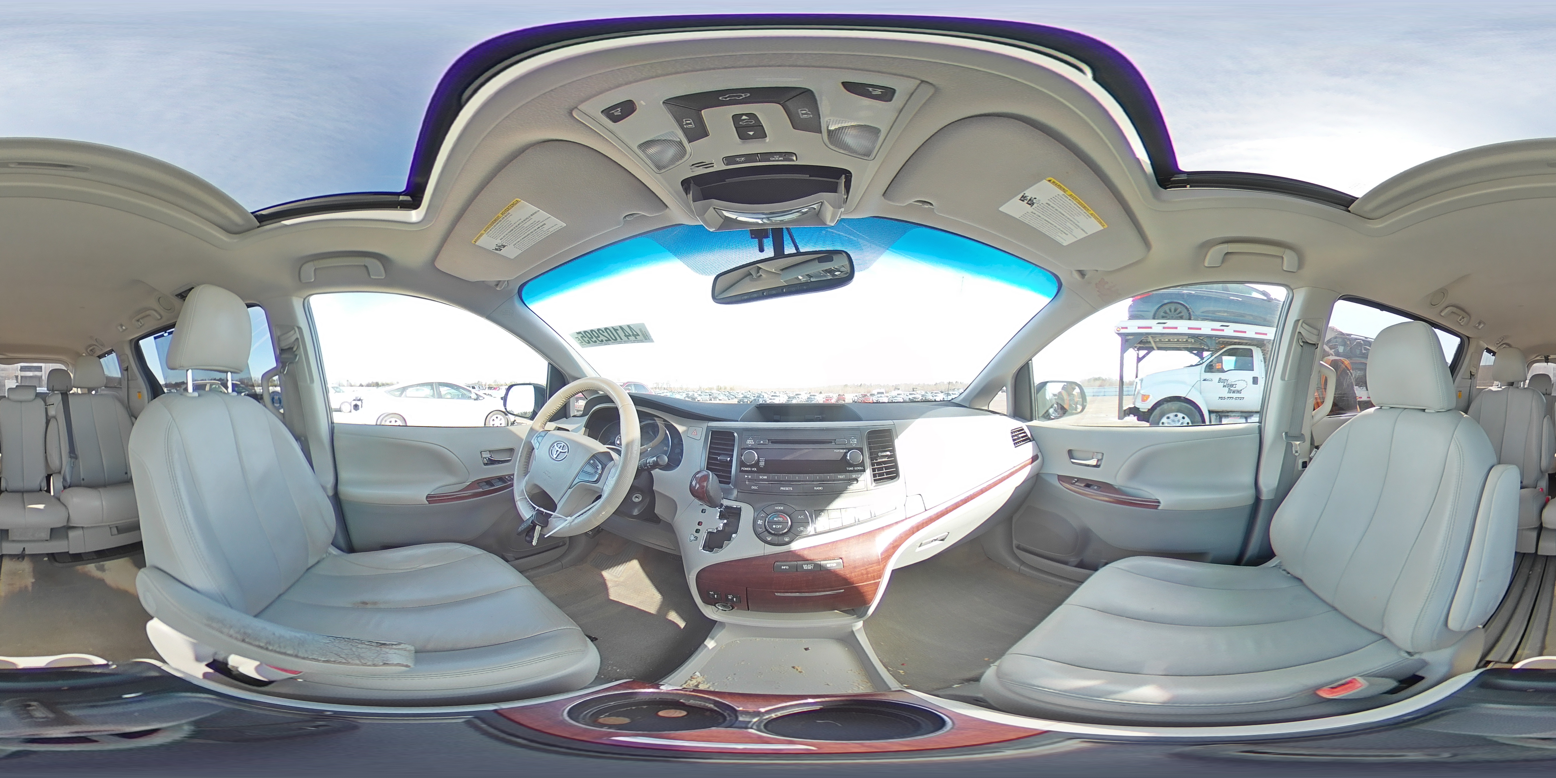 2013 Toyota Sienna - Image 14