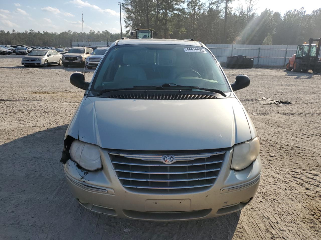 2005 Chrysler Town & Country - Image 5