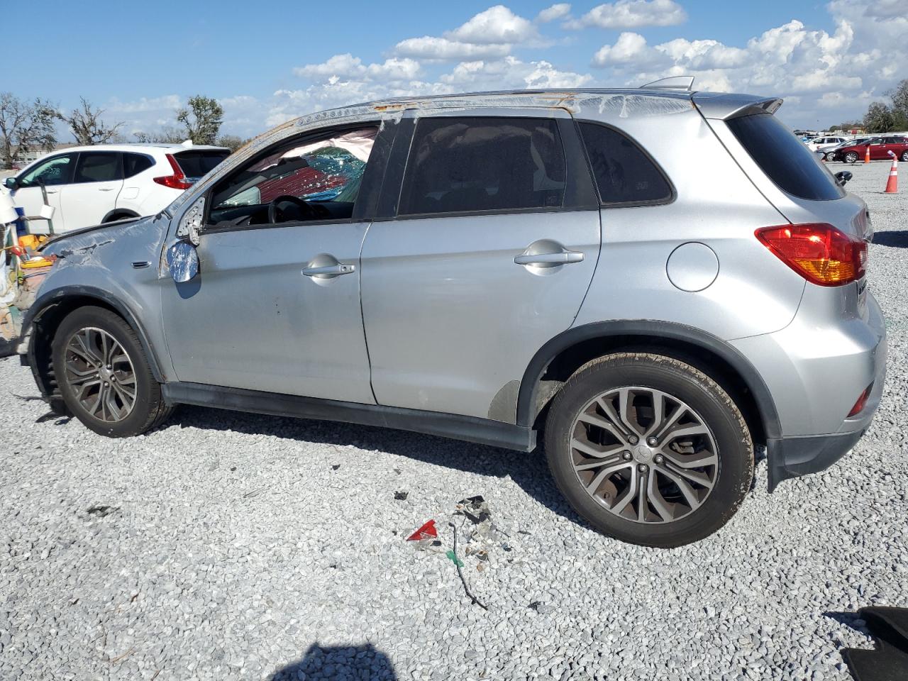 2018 Mitsubishi Outlander - Image 2