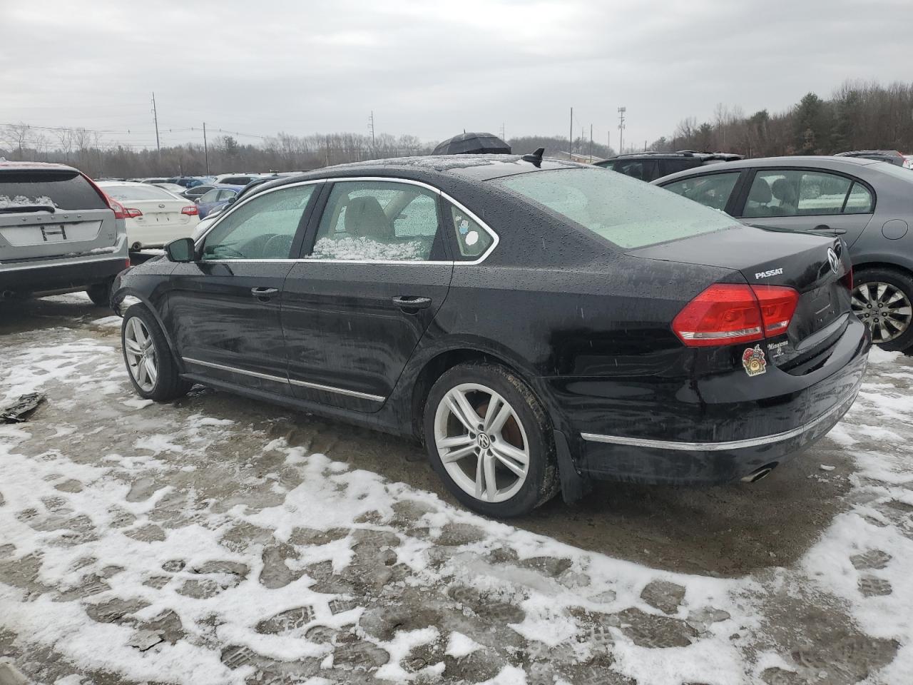 2014 Volkswagen Passat - Image 2