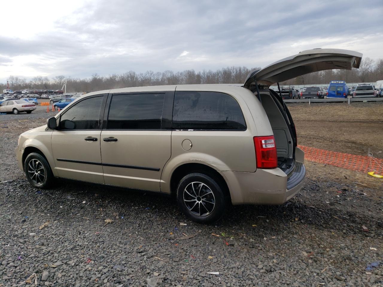 2008 Dodge Caravan - Image 2