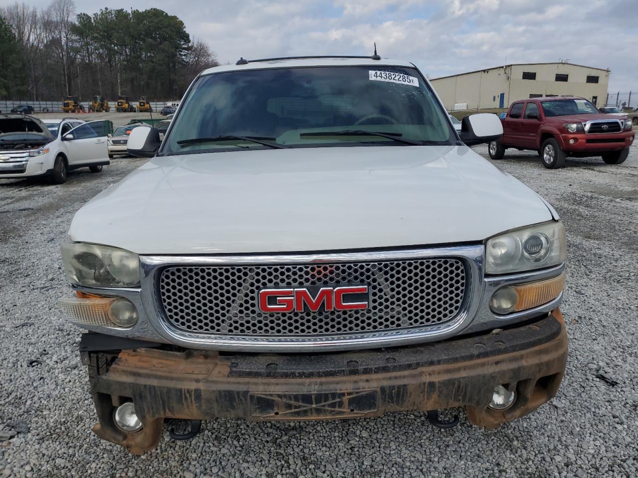 2003 GMC Yukon - Image 5