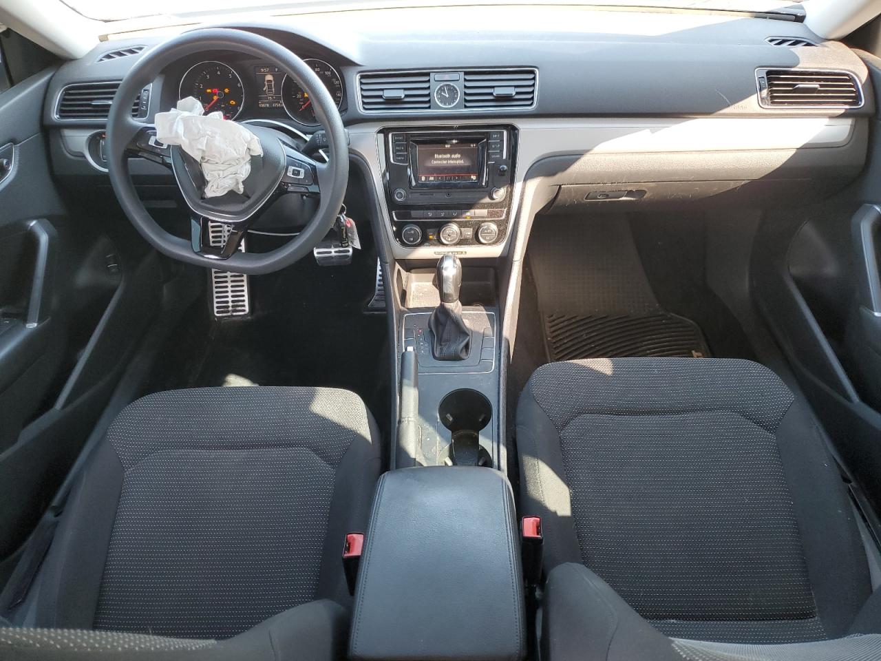 2017 Volkswagen Passat - Image 8