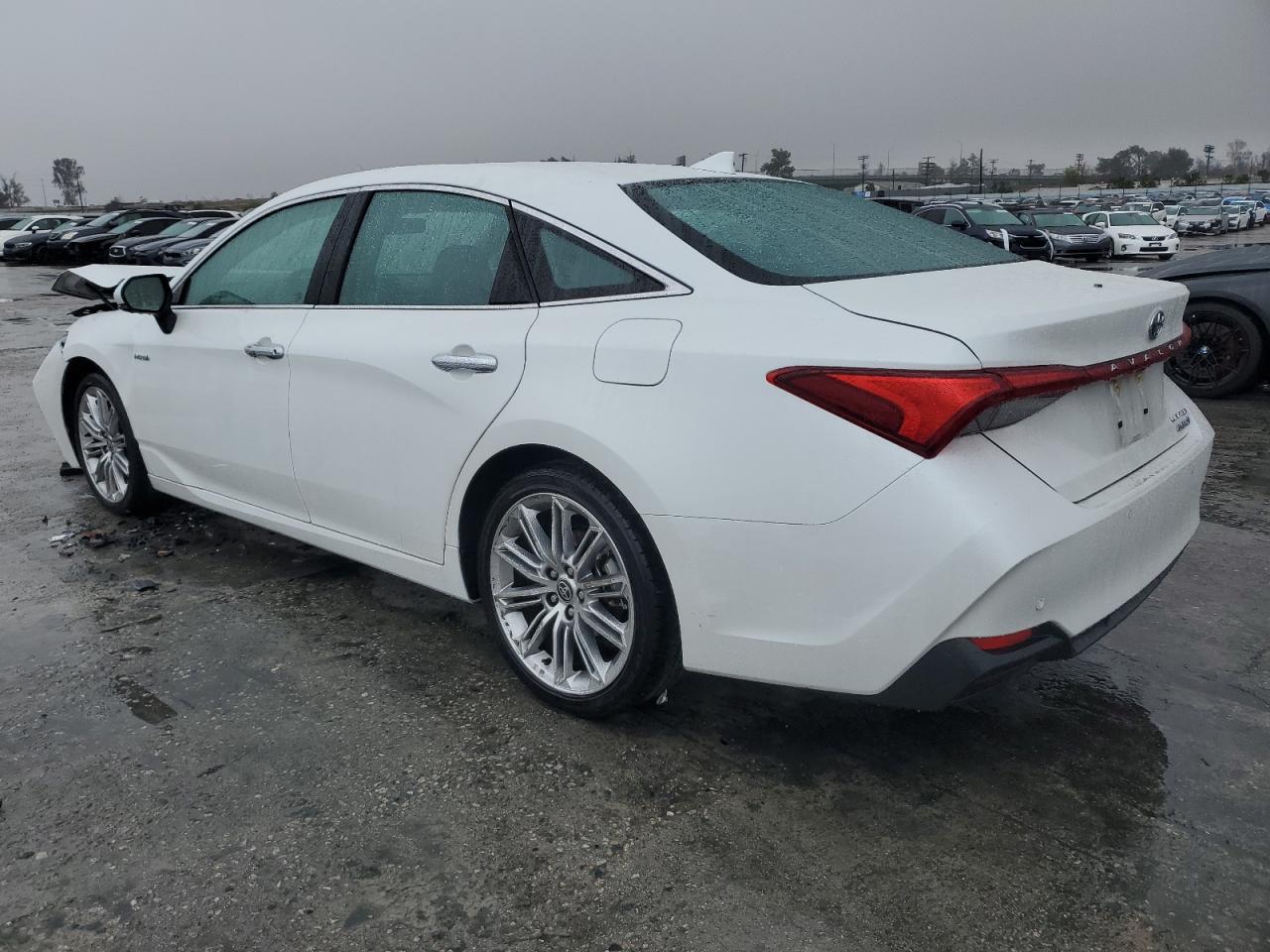 2021 Toyota Avalon - Image 2