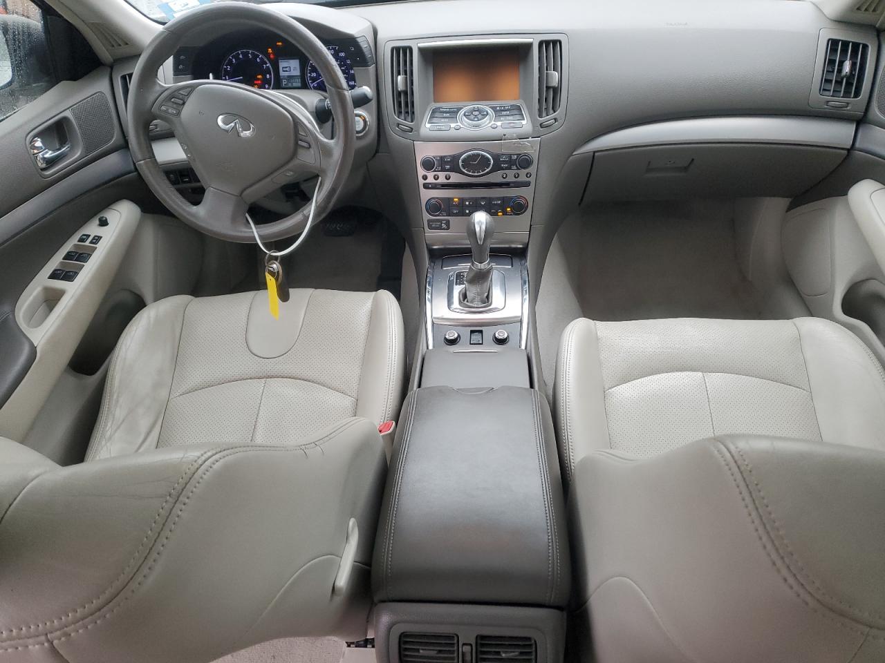 2015 Infiniti Q40 - Image 8