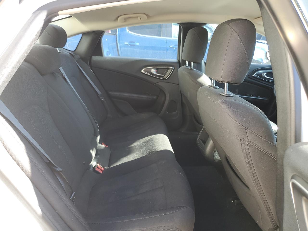 2015 Chrysler 200 - Image 11