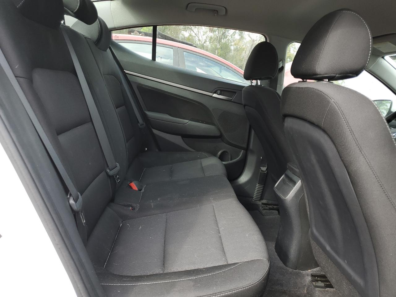 2018 Hyundai Elantra - Image 10