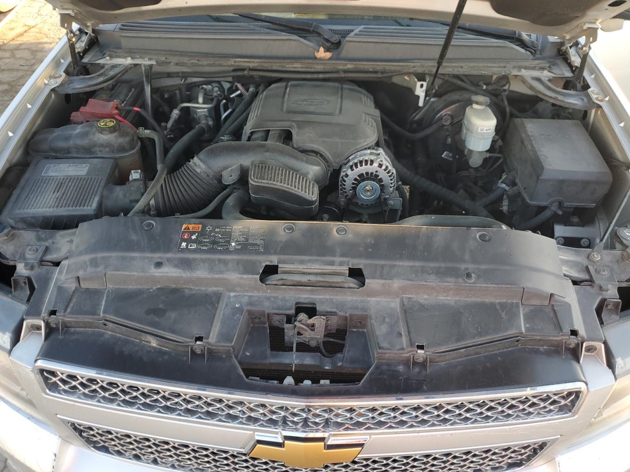 2013 Chevrolet Suburban - Image 12