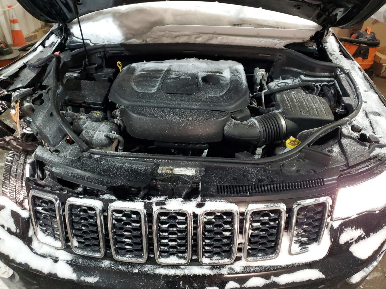 2018 Jeep Grand Cherokee - Image 12