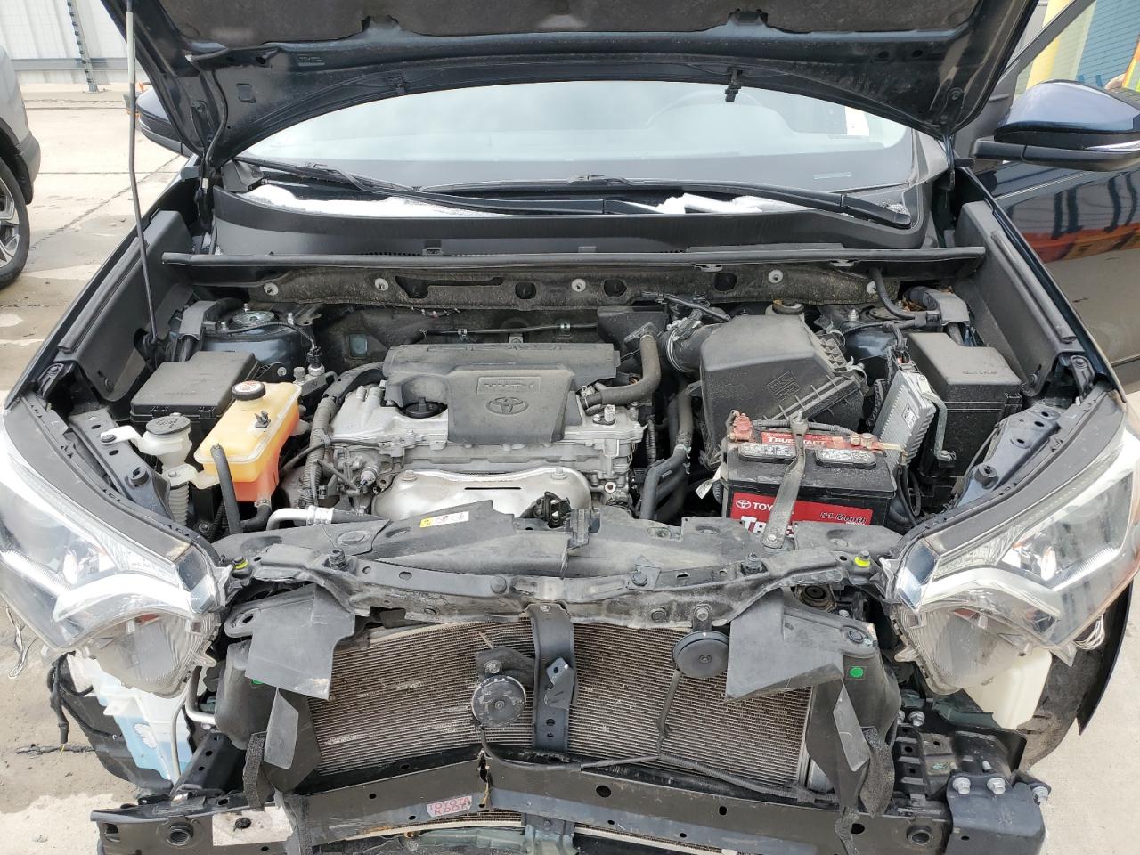 2018 Toyota RAV 4 - Image 12