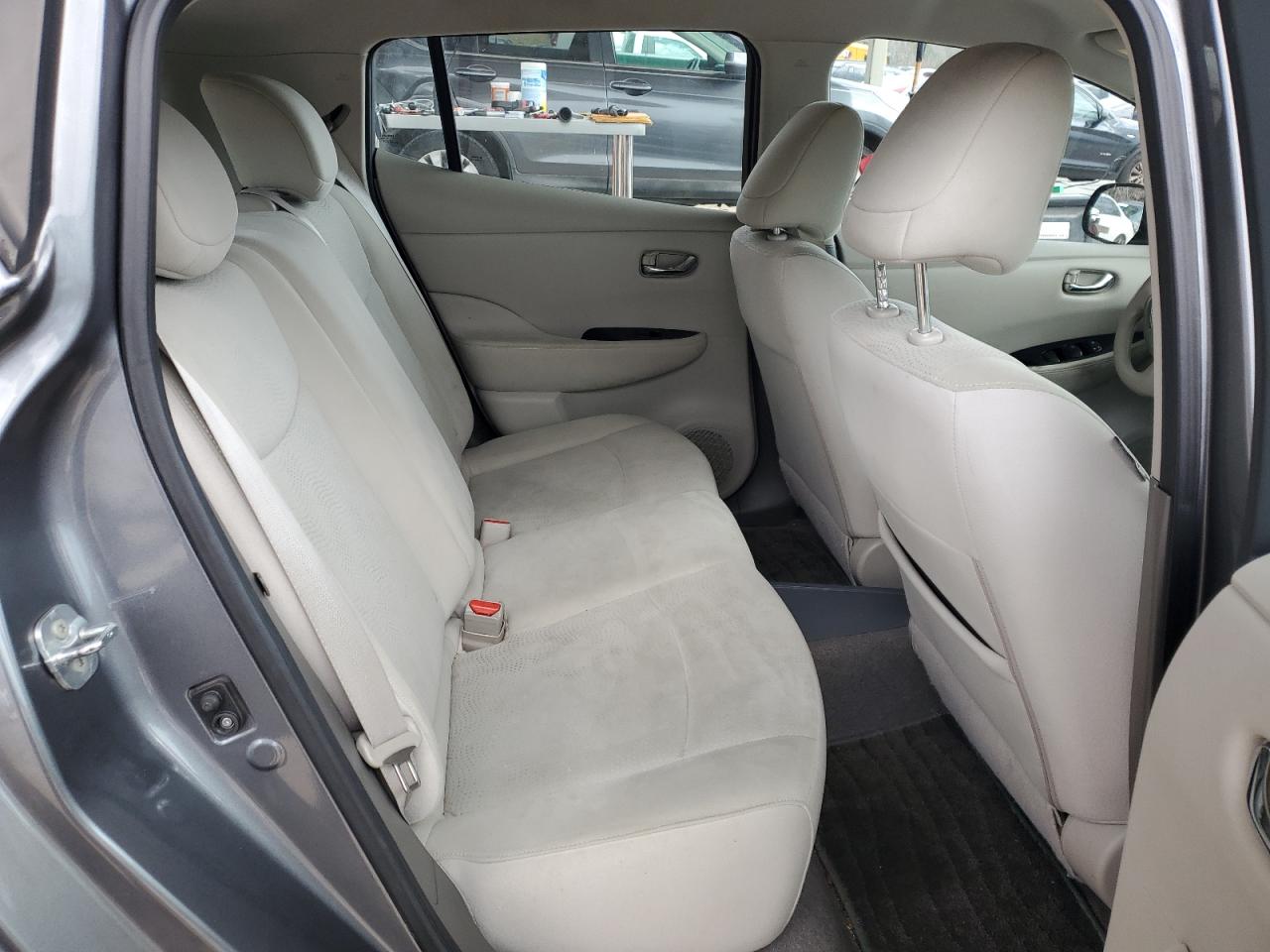 2015 Nissan Leaf - Image 10