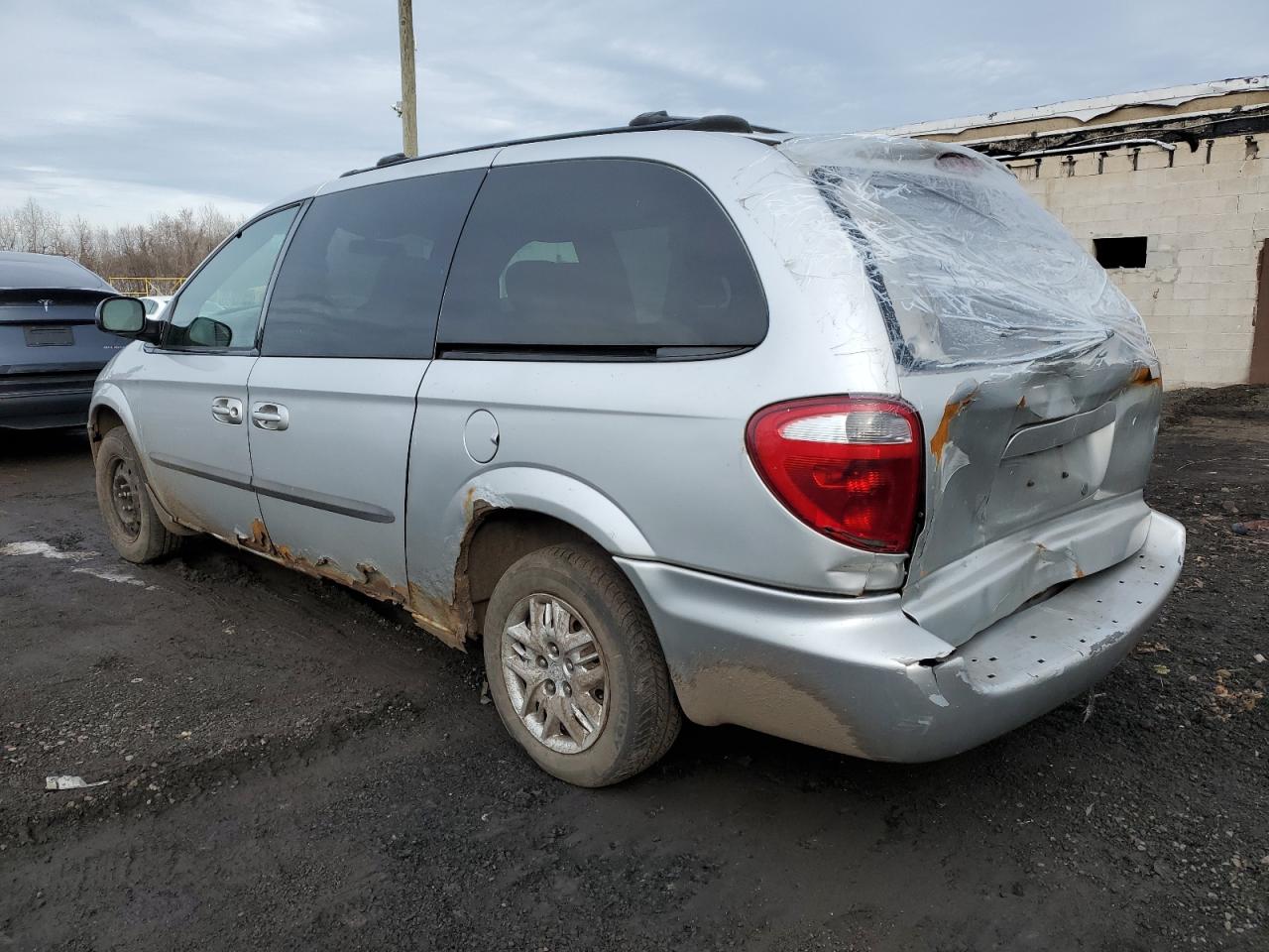 2003 Dodge Caravan - Image 2