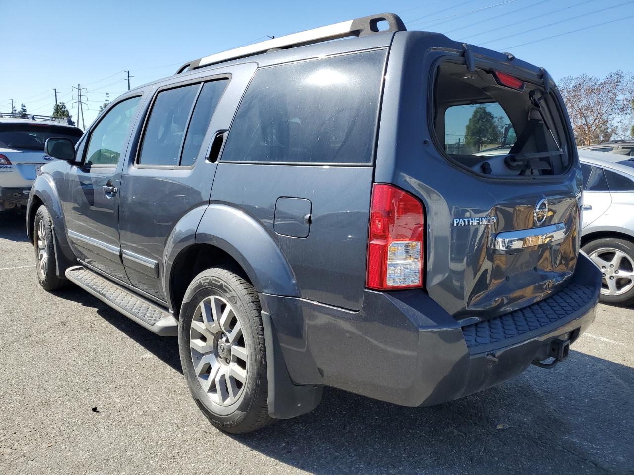 2010 Nissan Pathfinder - Image 2