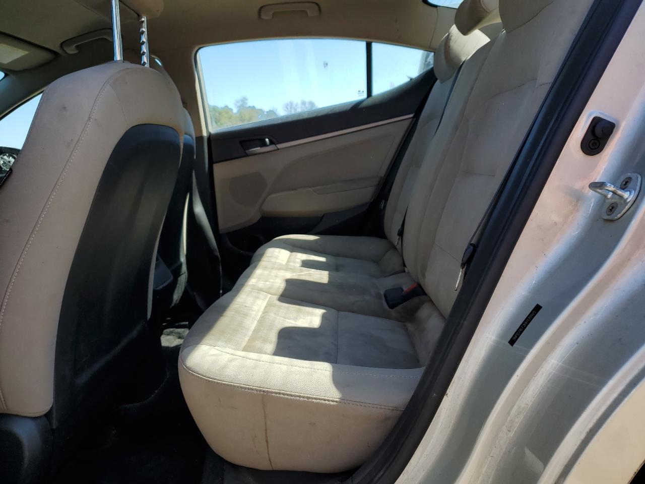 2017 Hyundai Elantra - Image 10